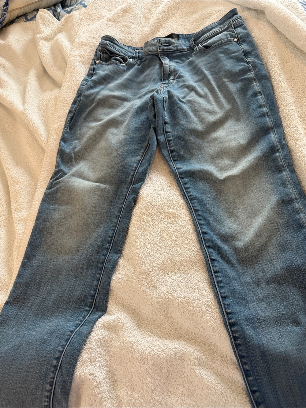 White House Black Market Women's Straight Leg Jeans in Faded Blue
